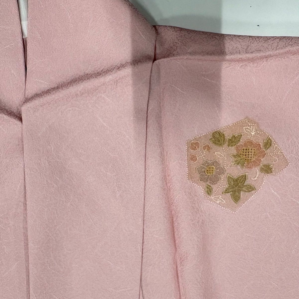 【美品】 付下げ 身丈156cm 裄丈66cm M 単衣 草花 鳥 刺繍 ぼかし ピンク 正絹 秀品 【中古】