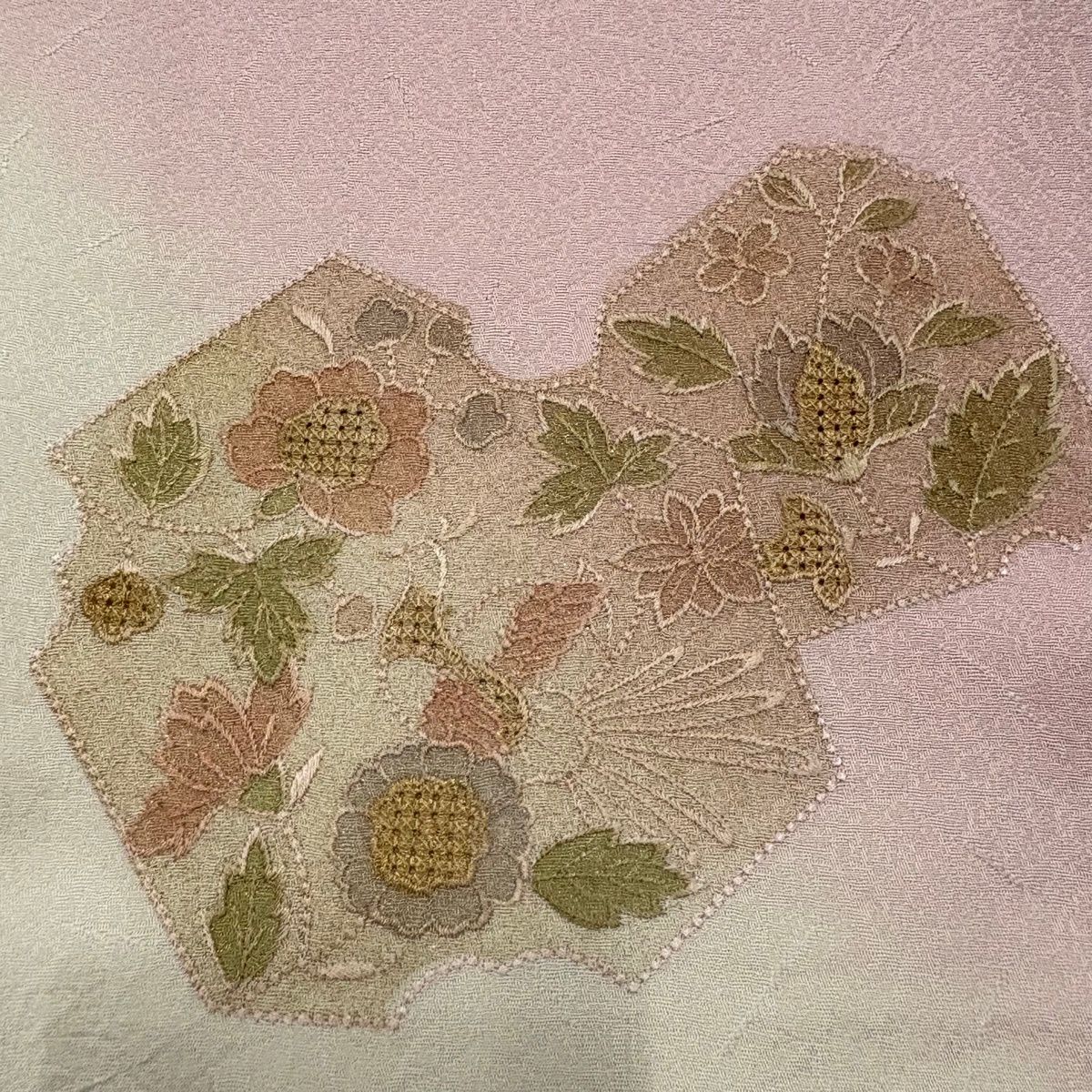 【美品】 付下げ 身丈156cm 裄丈66cm M 単衣 草花 鳥 刺繍 ぼかし ピンク 正絹 秀品 【中古】