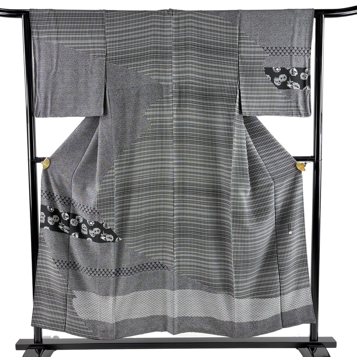 【美品】 訪問着 身丈153cm 裄丈63cm S 袷 落款 松竹梅 格子 黒灰 正絹 秀品 【中古】