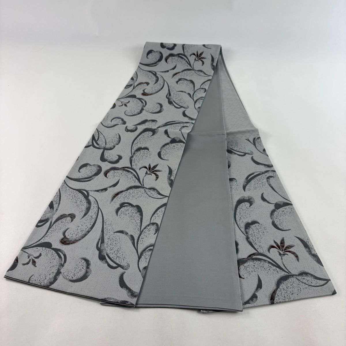 【美品】 袋帯 名品 紅花染 花唐草 灰色 六通 正絹 【中古】