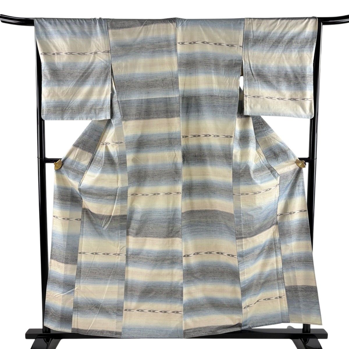 紬 身丈159cm 裄丈65.5cm M 単衣 段縞 幾何学模様 ベージュ 正絹 秀品 【中古】