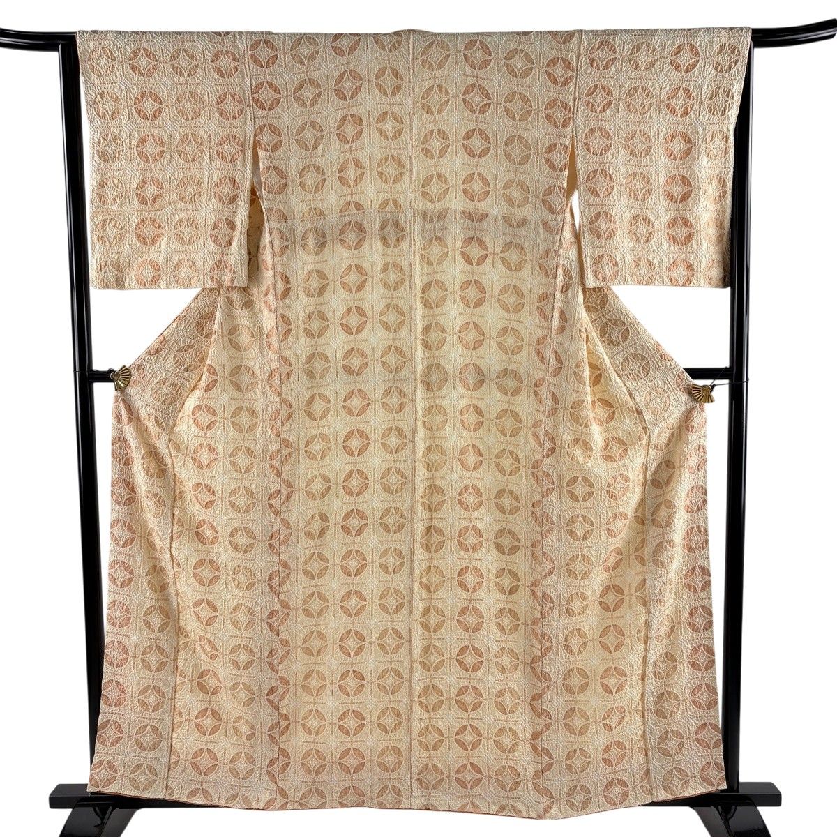 【美品】 小紋 身丈158cm 裄丈64.5cm M 袷 七宝文 格子 絞り 薄オレンジ 正絹 秀品 【中古】