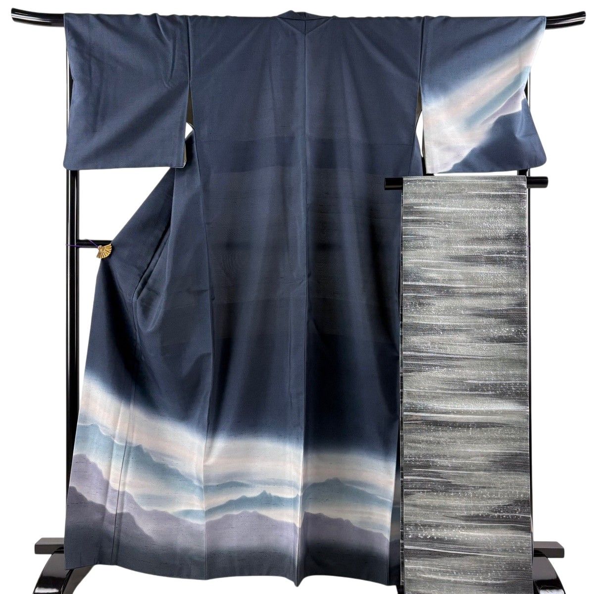 【美品】 付下げ 身丈165.5cm 裄丈68.5cm L 袷 袋帯セット 紬地 山並み 霞 ぼかし 濃紺 正絹 秀品 【中古】