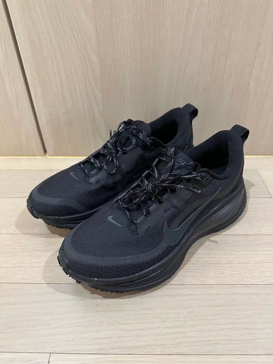 NIKE ボメロ18 GORE-TEX ランニングシューズ 260