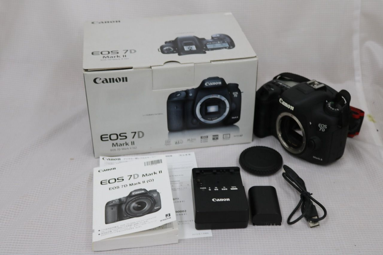 【返品保証】 【シャッター54896回】キャノン Canon EOS 7D Mark II デジタル一眼 e13817