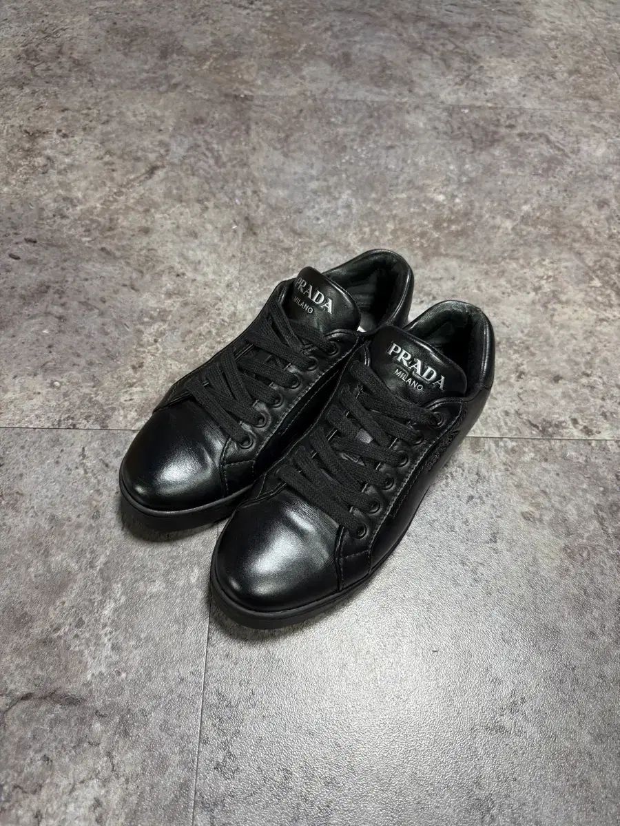 PRADA プラダ スニーカー 35 5