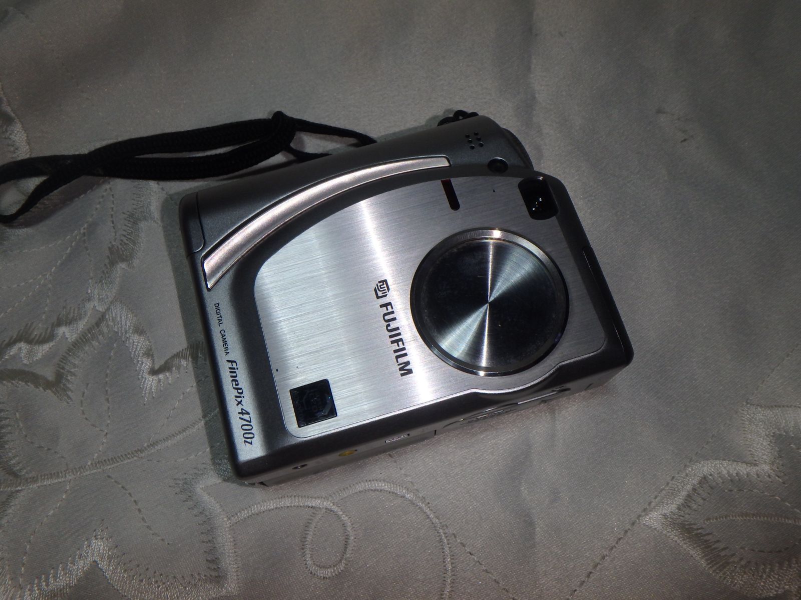 FUJIFILM 4700z FinePix デジタルカメラ