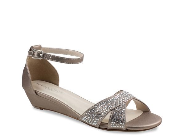 ベンジャミンウォーク レディース シューズ サンダル Touch Ups by Benjamin Walk Iris Wedge Sandal Champagne シャンパン
