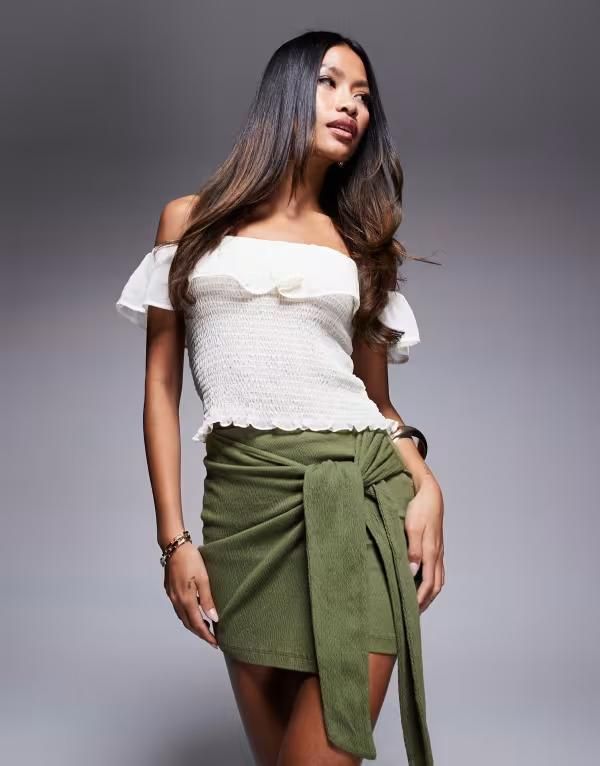 エイソス レディース ボトムス スカート ミニ ASOS DESIGN crinkle tie side mini skirt Khaki カーキ