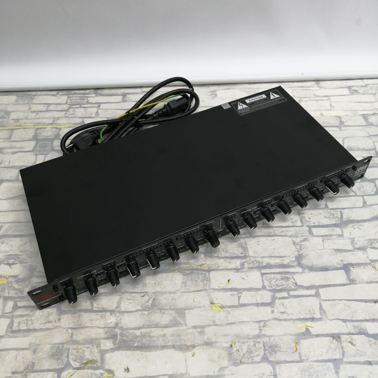 【動作品】dbx コンプ、リミッター 1066 M2382-hk6xh