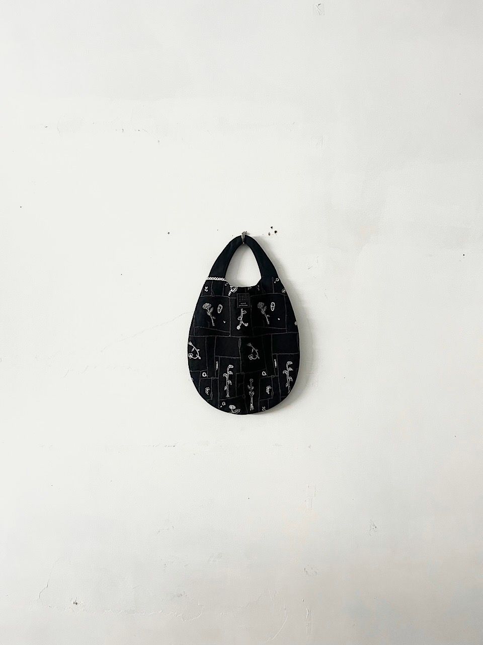 【美品】mina perhonen　garden patchwork　エッグバッグ　black　麻　リネン　