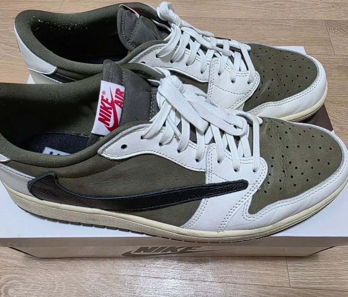 300 スコットxエアジョーダン1 リバース オリーブ