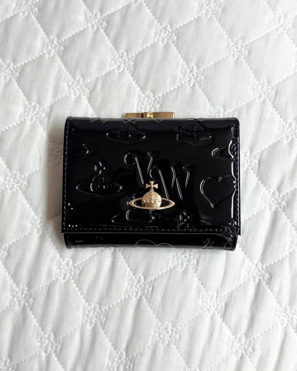 Vivienne Westwood エナメル 二つ折り財布 17,896円