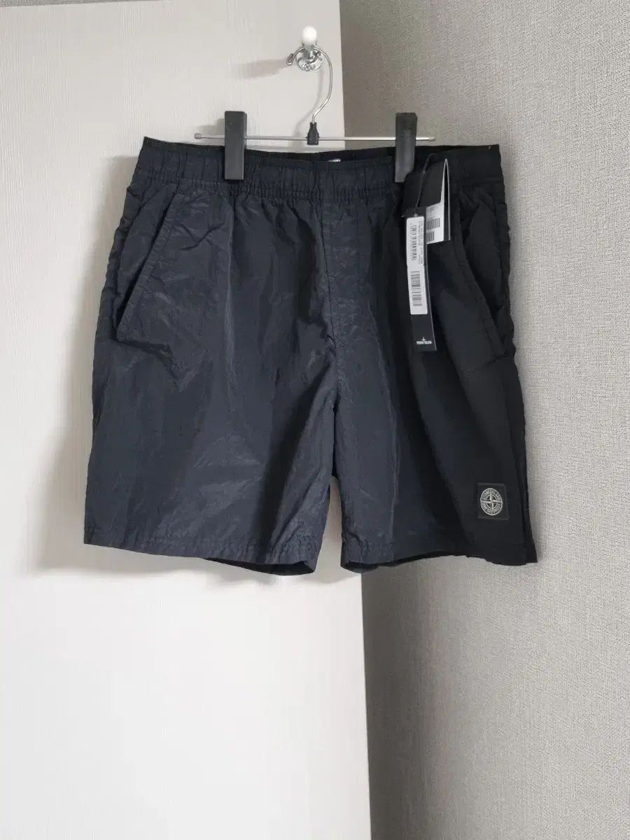 STONE ISLAND ナイロンメタル ショーツ ハーフパンツ