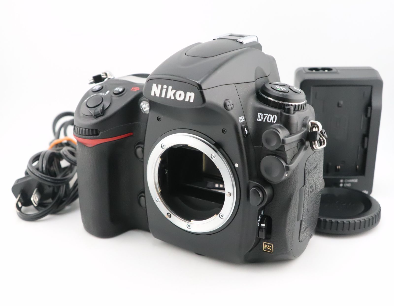 ★美品★ショット数17,184 回★﻿ニコン NIKON D700 ボディ 充電器付★　W0634＃5175