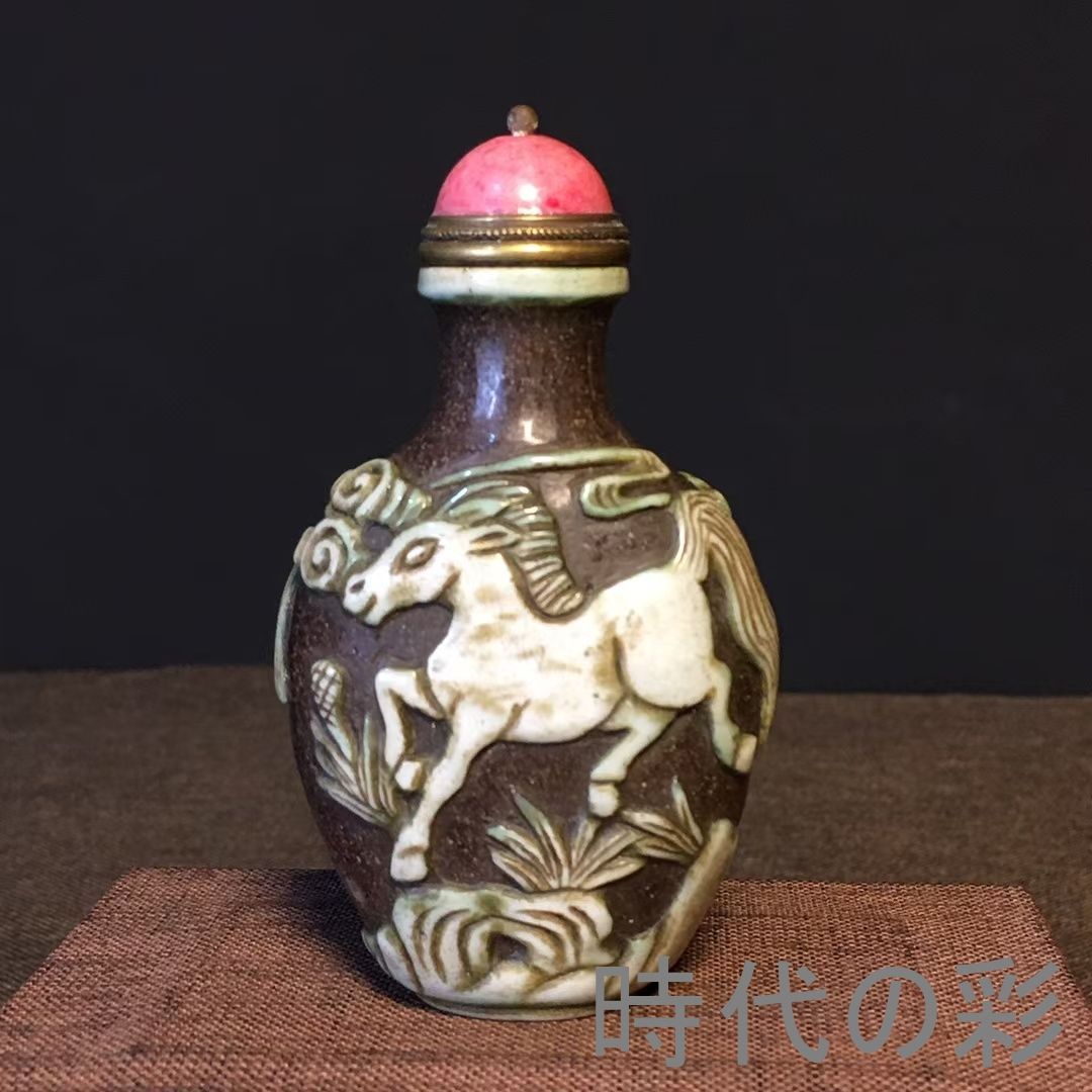 中国古美術・旧家蔵出・琉璃・彫刻鼻煙壺・麒麟瑞獣図・工芸品・骨董品・極細工・古美術・時代物・R08052616