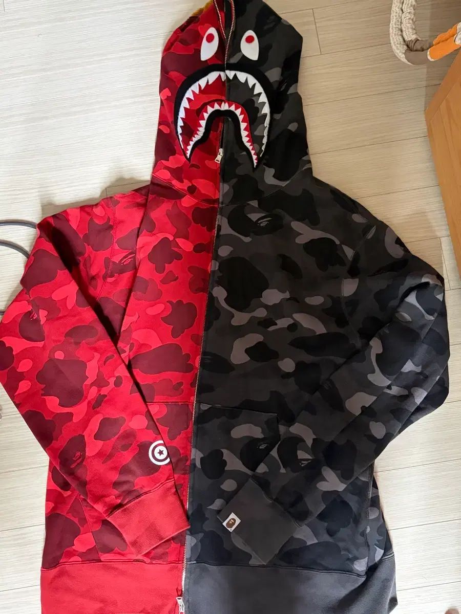 A BATHING APE アベイシングエイプ COLOR COLOR カモフラ シャーク フルジップアップ ブラック レッド
