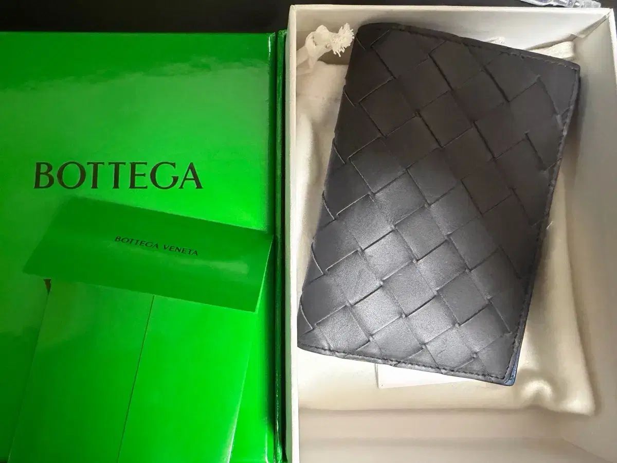ボッテガ・ヴェネタ レディース パスポートケース 出品