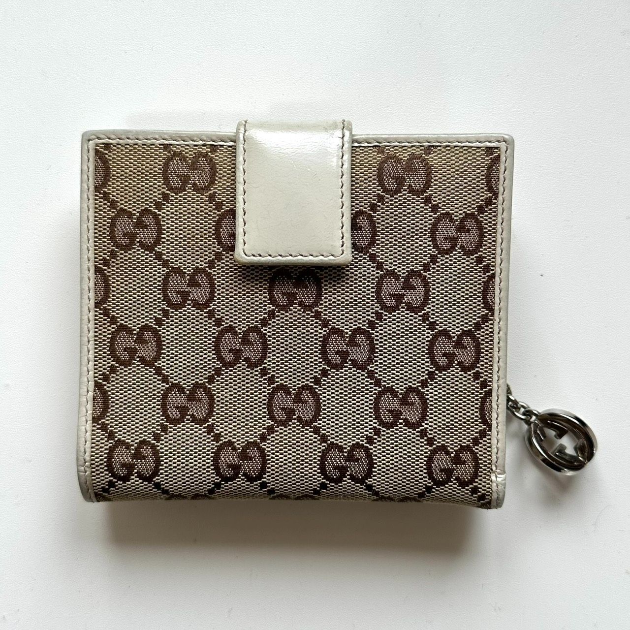 グッチ GUCCI 二つ折り財布 GGキャンバス シマ ホワイト - メルカリ