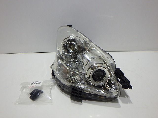 ラクティス 右ヘッドライト ハロゲン NCP100/105 後期 52-189 B SCP100 コーティング 美品 260617059