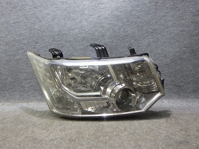 デリカD5 右ヘッドライト HID CV 前期 100-87918 8301D291 バラスト