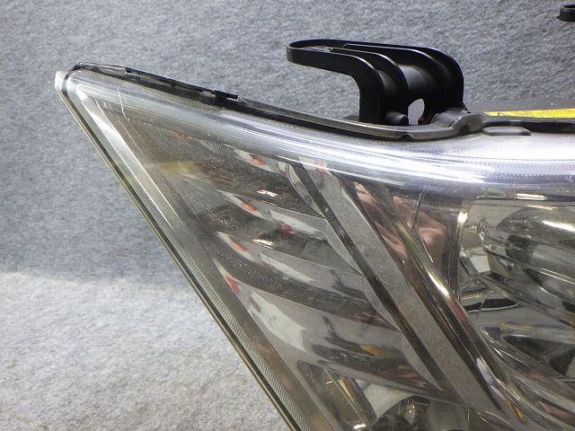 デリカD5 右ヘッドライト HID CV 前期 100-87918 8301D291 バラスト