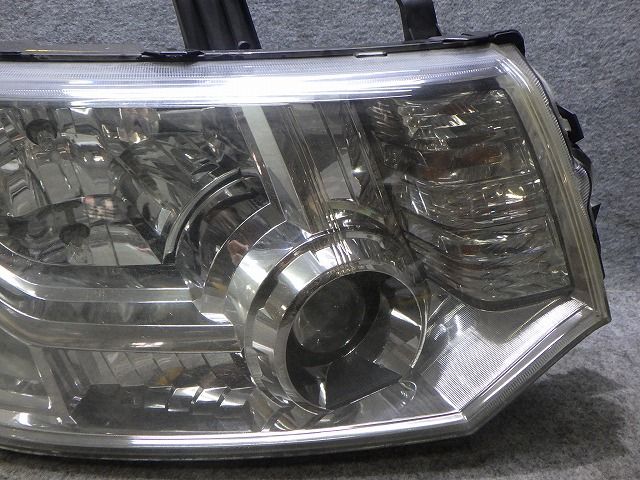 デリカD5 右ヘッドライト HID CV 前期 100-87918 8301D291 バラスト