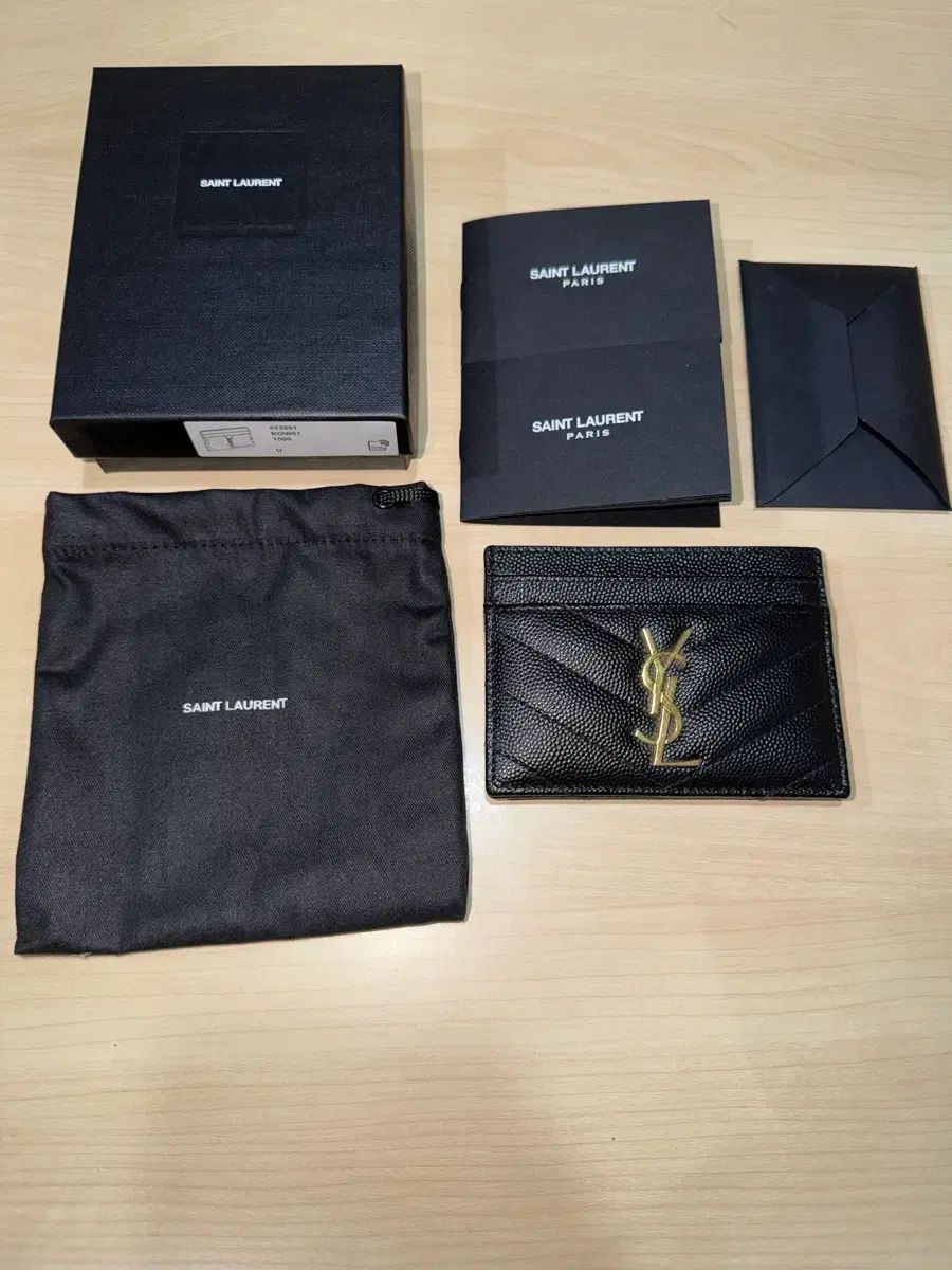 YVES SAINT LAURENT イヴ・サンローラン マトラッセ ゴールド カードウォレット (正規品 状態良し)