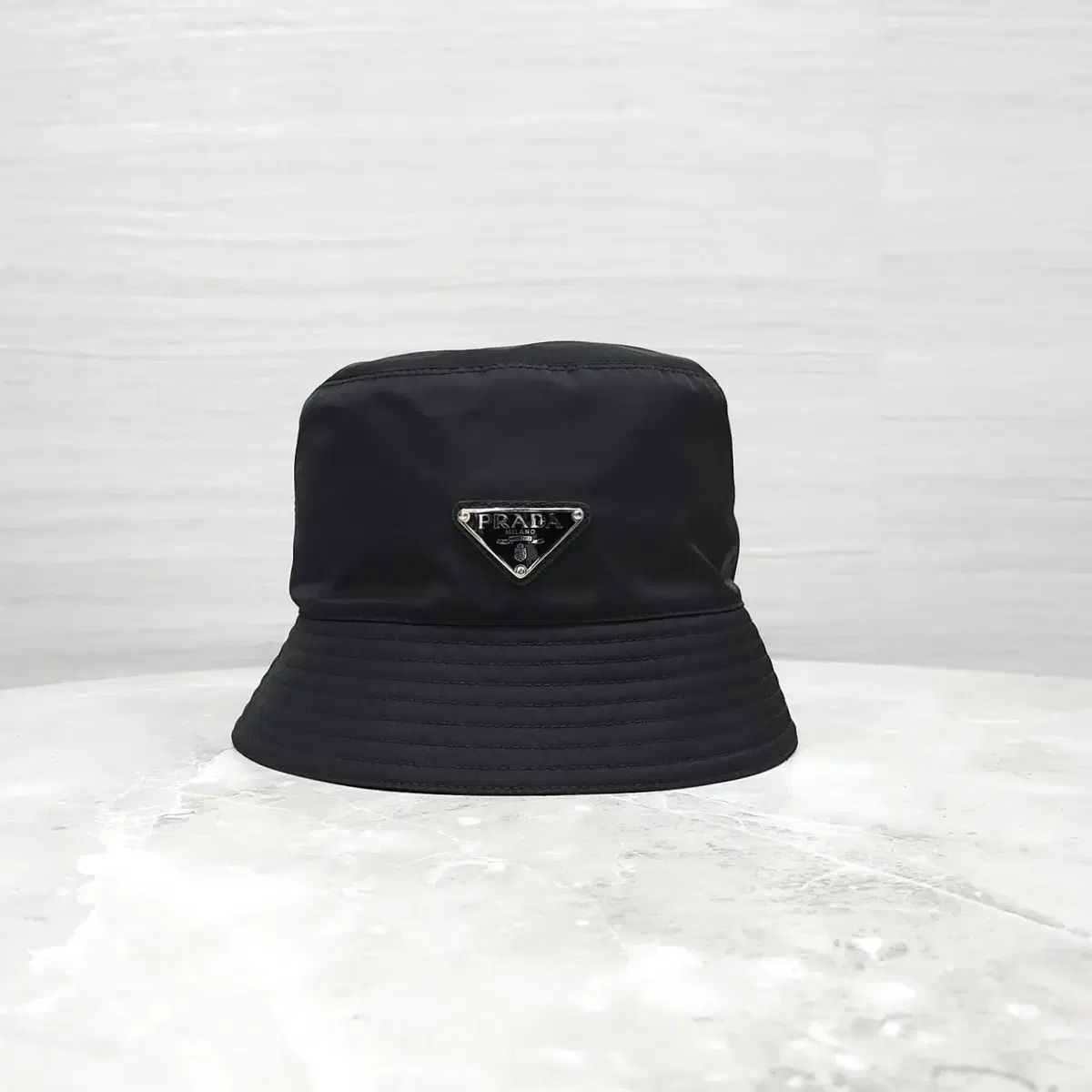 PRADA プラダ 三角ロゴ ナイロン バケットハット S 1HC137