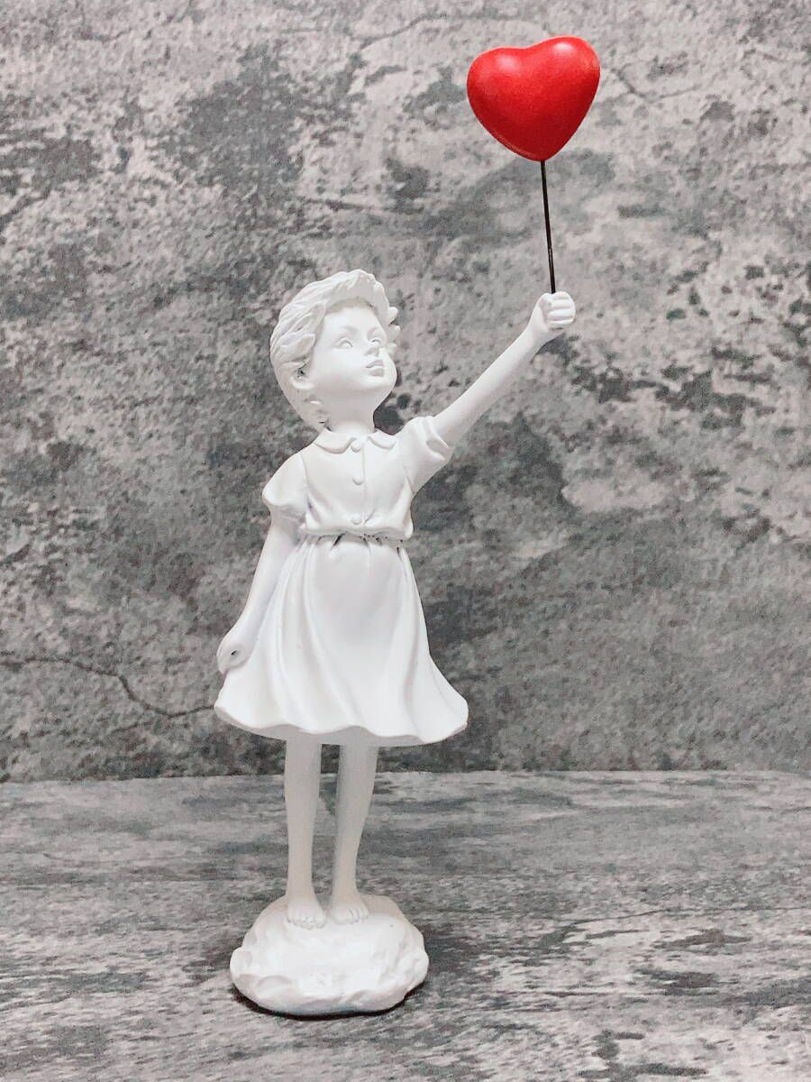フィギュア 赤い風船に手を伸ばす少女 （Banksy:バンクシー） D06-19