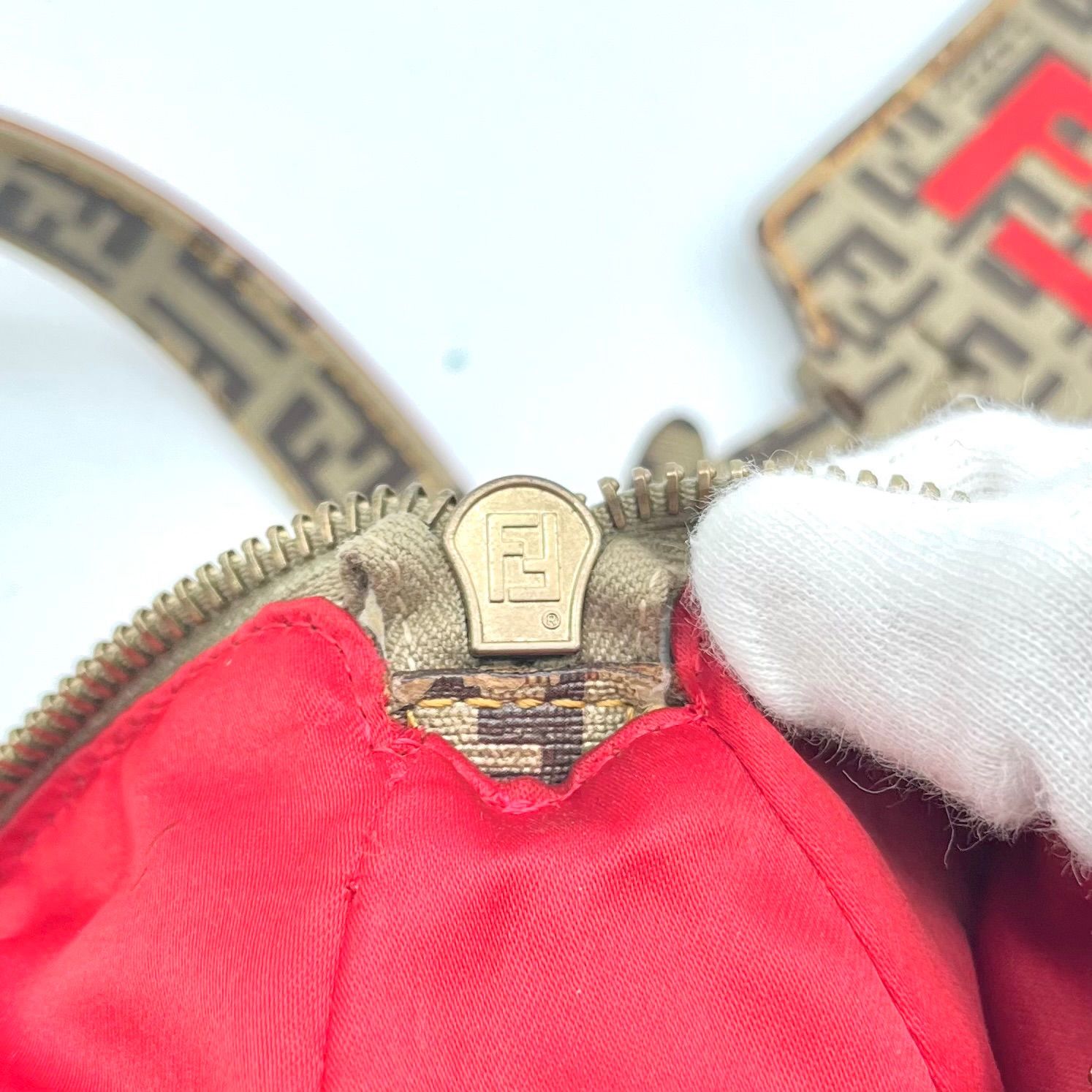 【極美品】FENDI フェンディ アクセサリーポーチ ズッキーノ 赤 カード付き 美品◎FENDI フェンディ ズッキーノ柄 チャーム アクセサリーポーチ