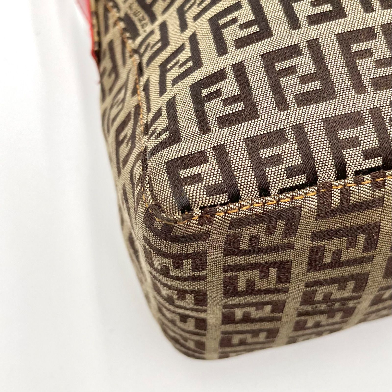 美品◎FENDI フェンディ ズッキーノ柄 チャーム アクセサリーポーチ