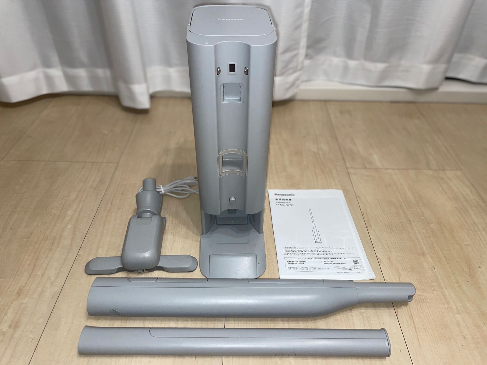 【美品】Panasonic セパレート型コードレススティック掃除機 高性能 充電式 MC-NS70F ライトグレー _260