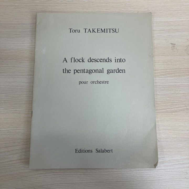▲01)【1点限り!】【希少本】Toru TAKEMITSU/A flock descends into the pentagonal garden/Salabert/武満徹/鳥は星形の庭に降りる/洋書/A