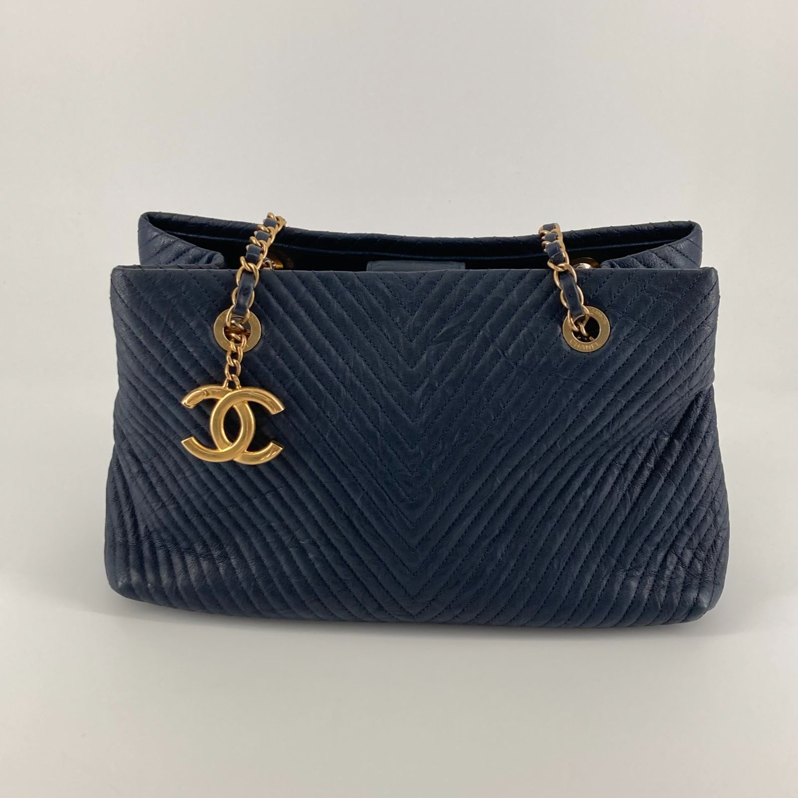 CHANEL（シャネル）シェブロン　Vステッチ　チェーン トートバッグ　21899532　ネイビー