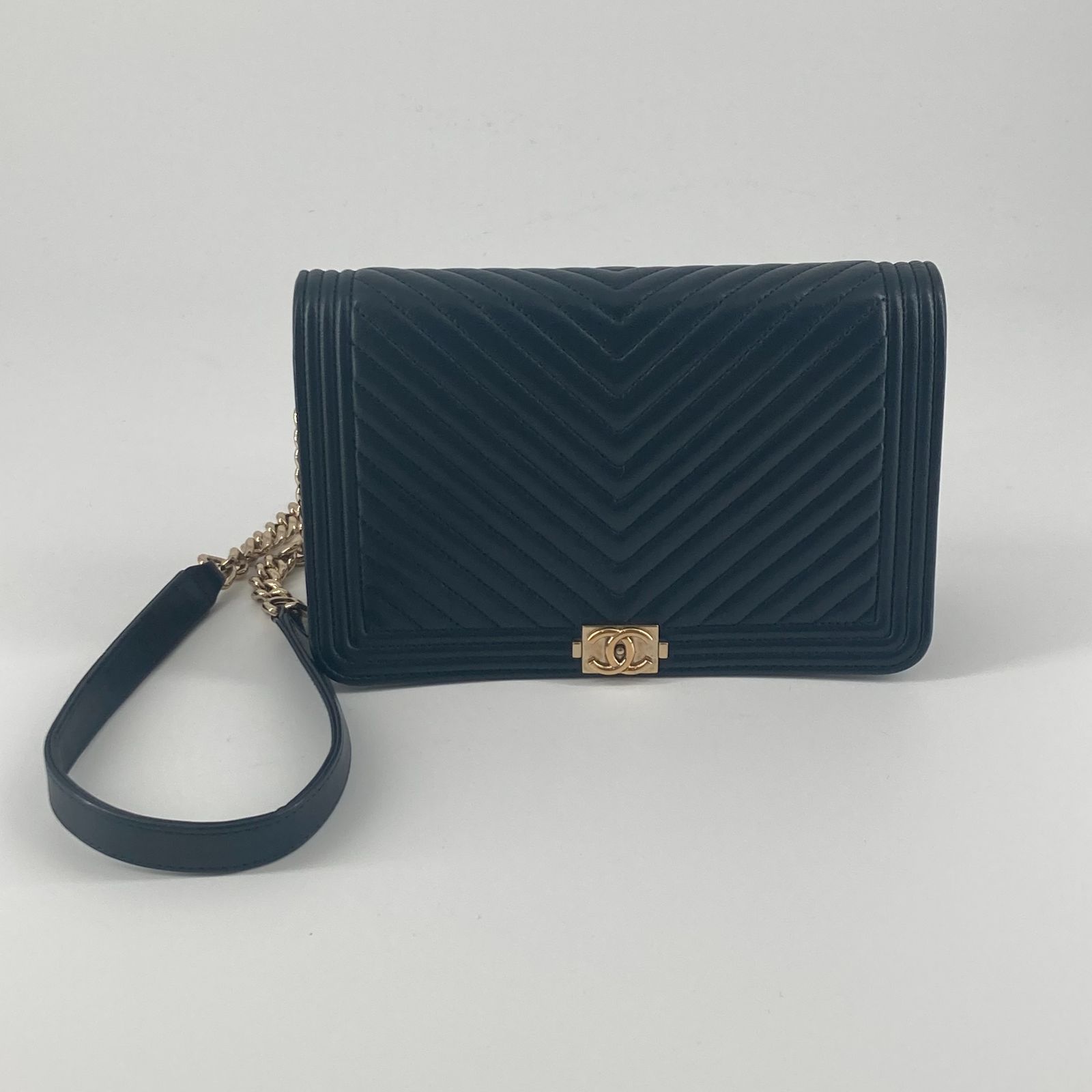 CHANEL（シャネル） ボーイシャネル シェブロン Vステッチ チェーン