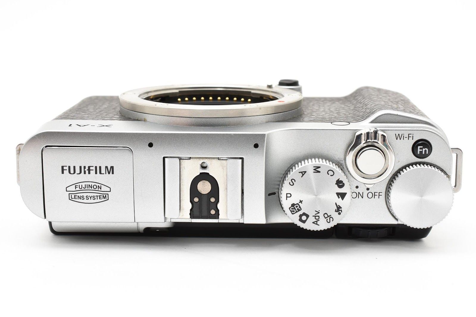 ☆良品☆ フジフイルム FUJIFILM X-A1 ボディ シルバー ミラーレス一眼