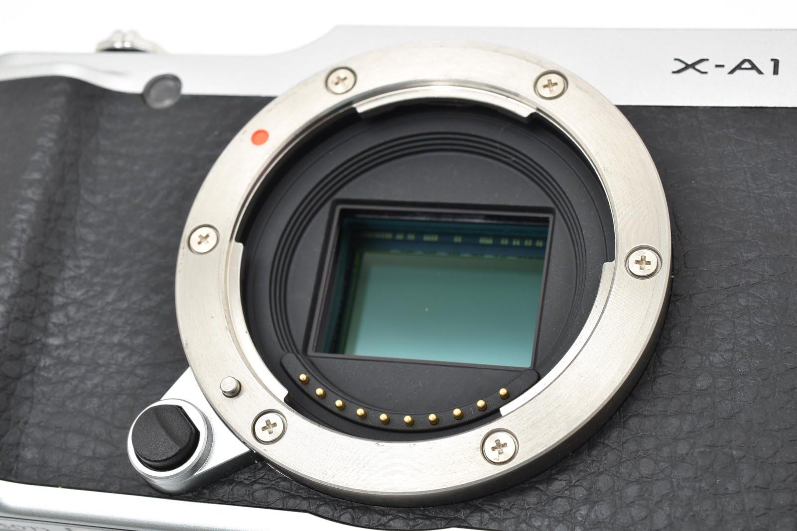 ☆良品☆ フジフイルム FUJIFILM X-A1 ボディ シルバー ミラーレス一眼