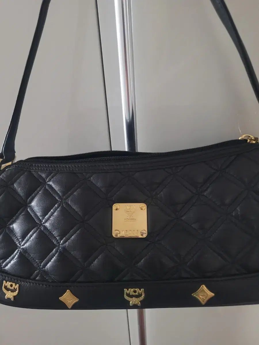MCM キルティング ショルダーバッグ ブラック