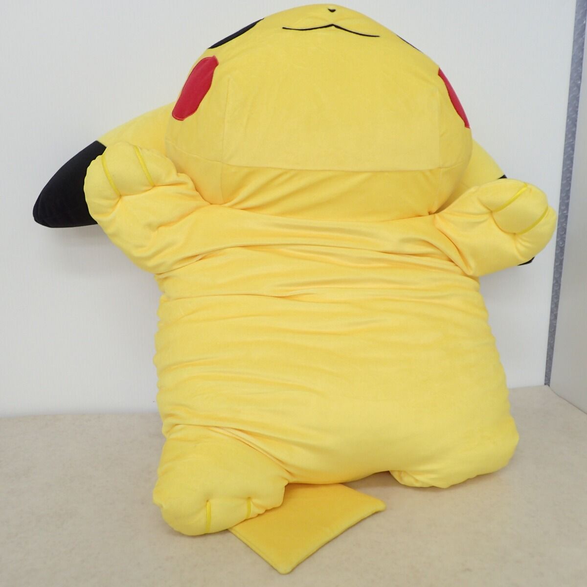 ポケモンセンター もっちりクッション 大きいくったりピカチュウ 紙