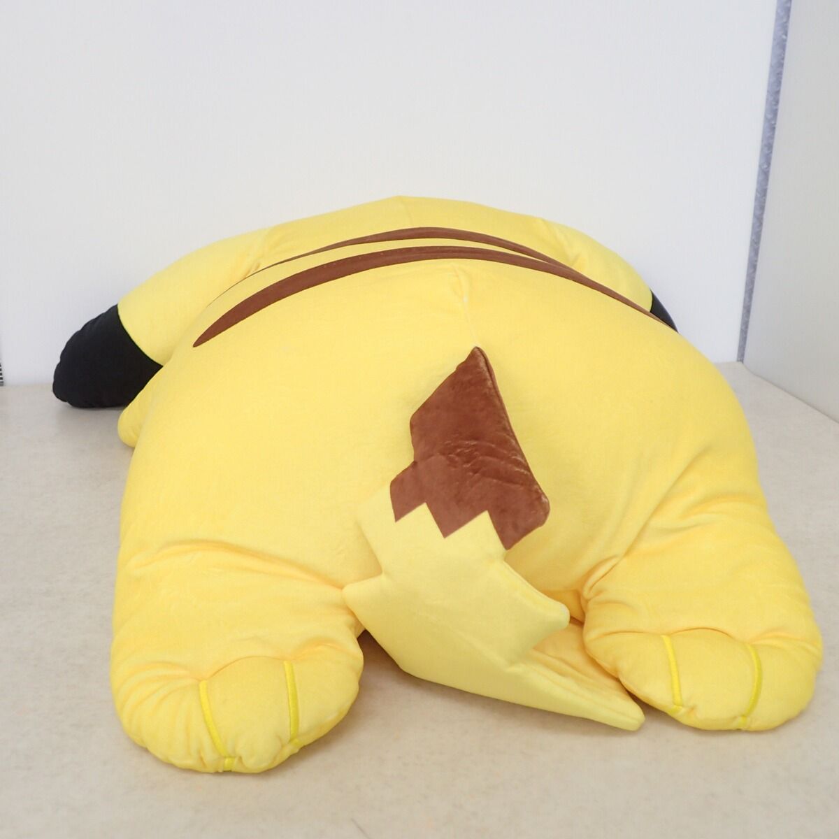 ポケモンセンター もっちりクッション 大きいくったりピカチュウ 紙