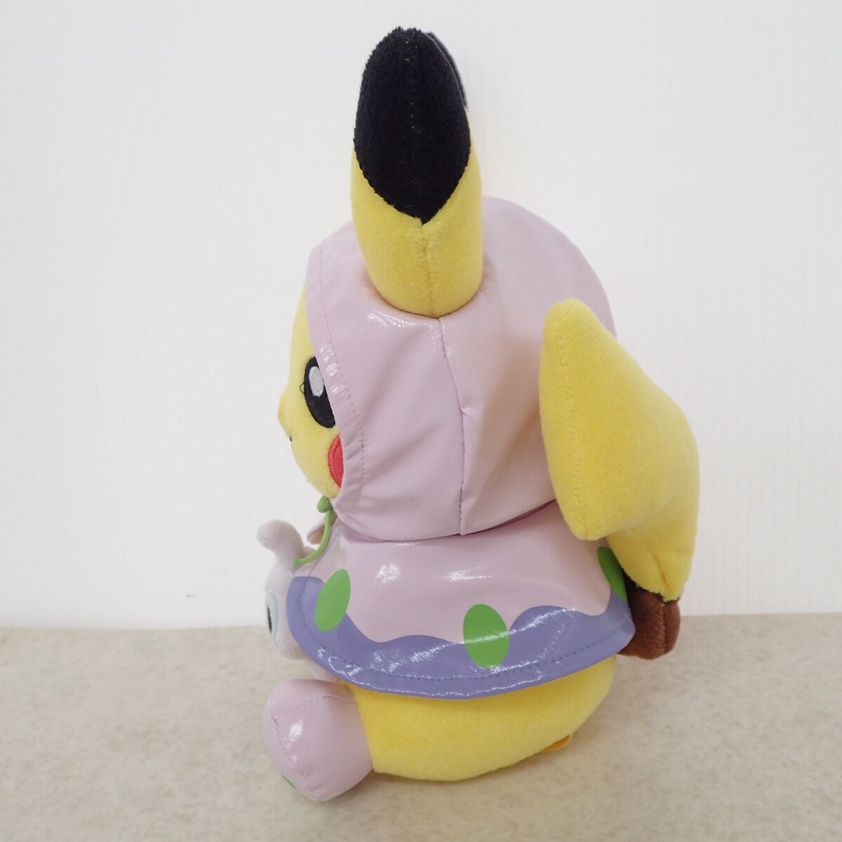 ポケモンセンター ぬいぐるみ コダックはノーてんき。 ピカチュウ 紙