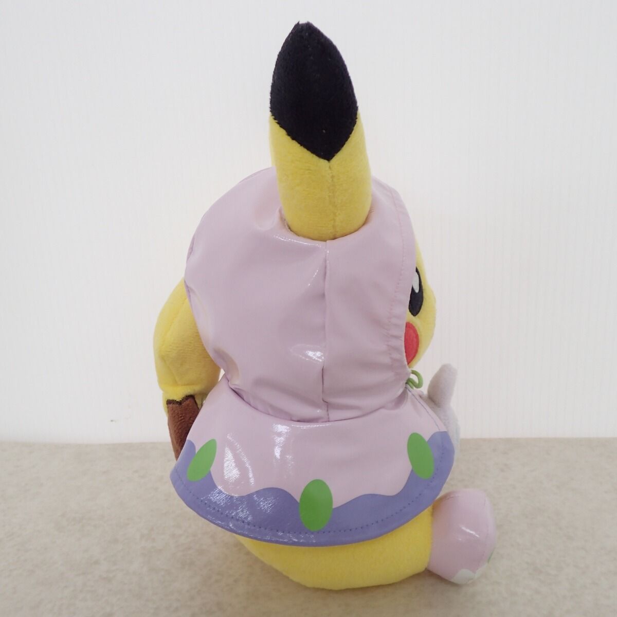 ポケモンセンター ぬいぐるみ コダックはノーてんき。 ピカチュウ 紙