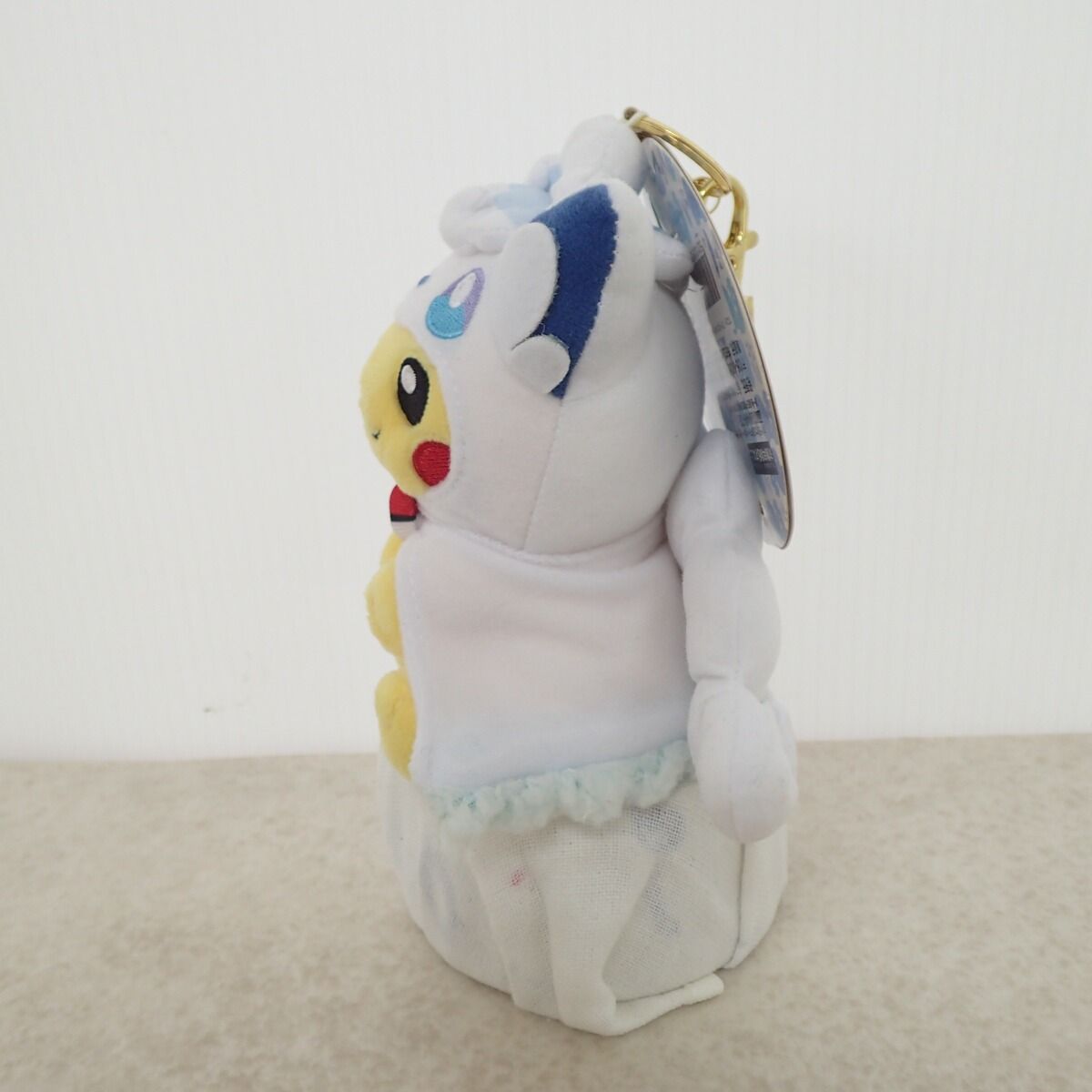 ポケモンセンター マスコット アローラロコンポンチョのピカチュウ 紙
