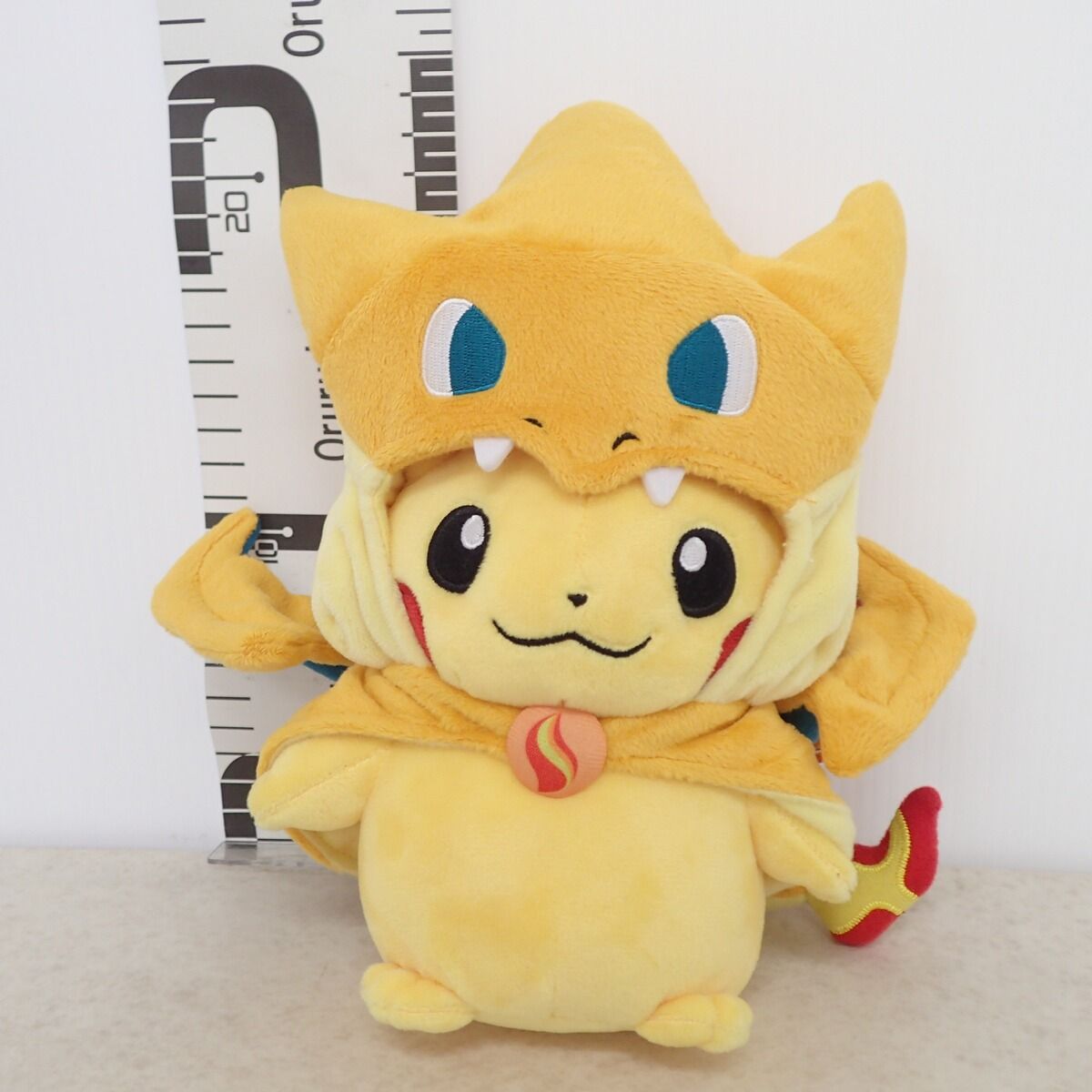 ポケモンセンター ぬいぐるみ メガリザードンYのポンチョを着たピカチュウ 紙タグ付き ポケットモンスター