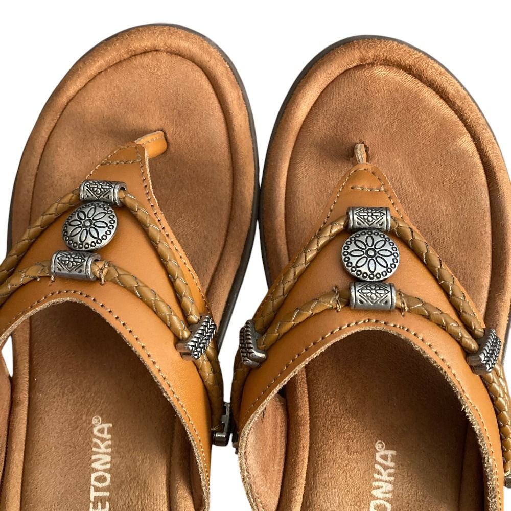 MINNETONKA コンチョトングサンダル 美品 MINNETONKA ミネトンカ Silverthorne 360 コンチョ スタッズ
