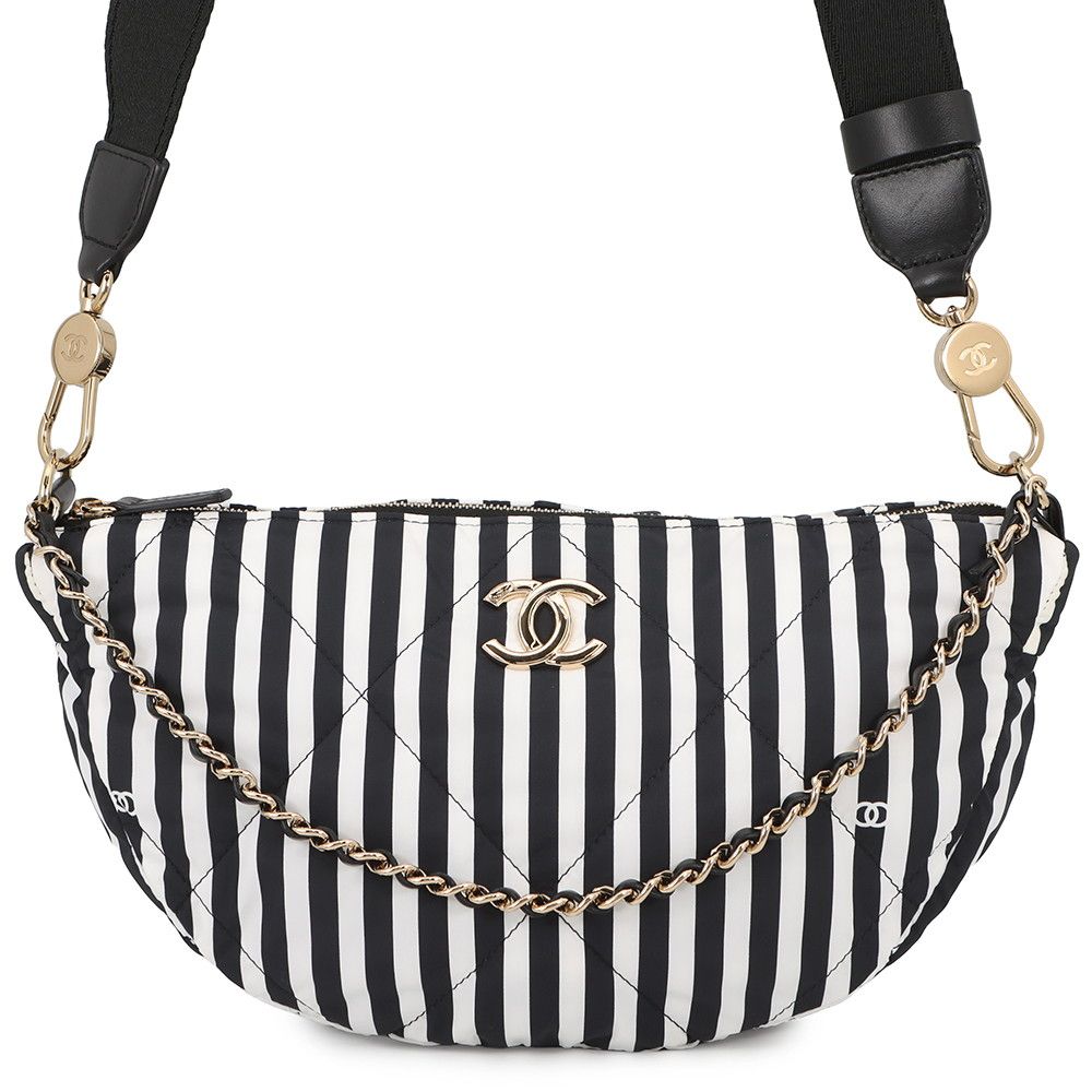 シャネル ショルダーバッグ ココビーチ ココマーク ラージホーボー ナイロン AS4698 CHANEL 2wayハンドバッグ 白 黒
