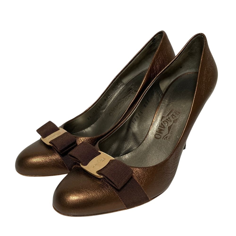 良品 Salvatore Ferragamo サルヴァトーレフェラガモ ヴァラリボン ハイヒールパンプス 9.5 26cm相当 ブロンズカラー レディース 古着 中古 USED