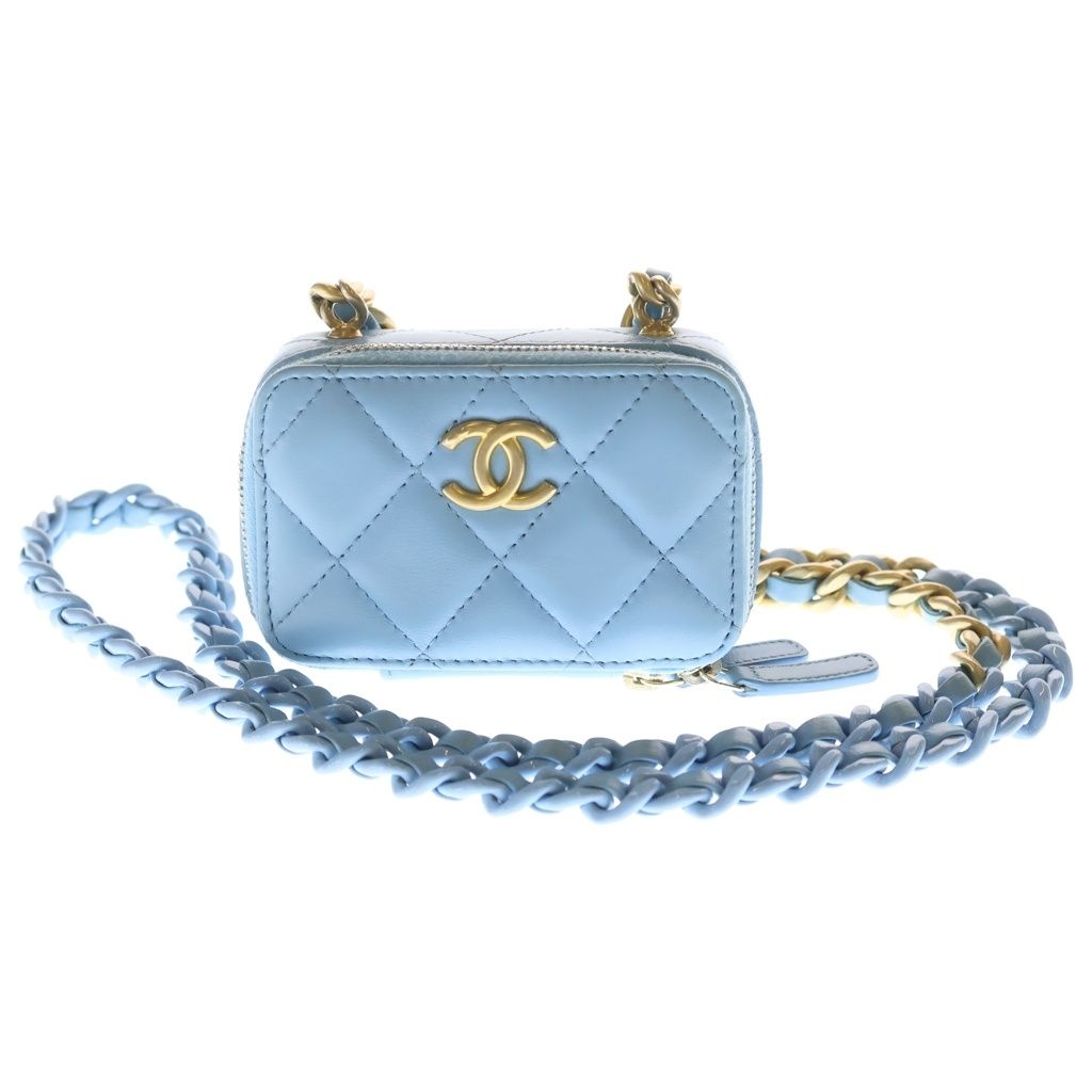 CHANEL シャネル　エナメル　ケース　マトラッセ　ライトブルー CHANEL (シャネル) マトラッセ ラムスキン ゴールド金具 ミニ チェーン