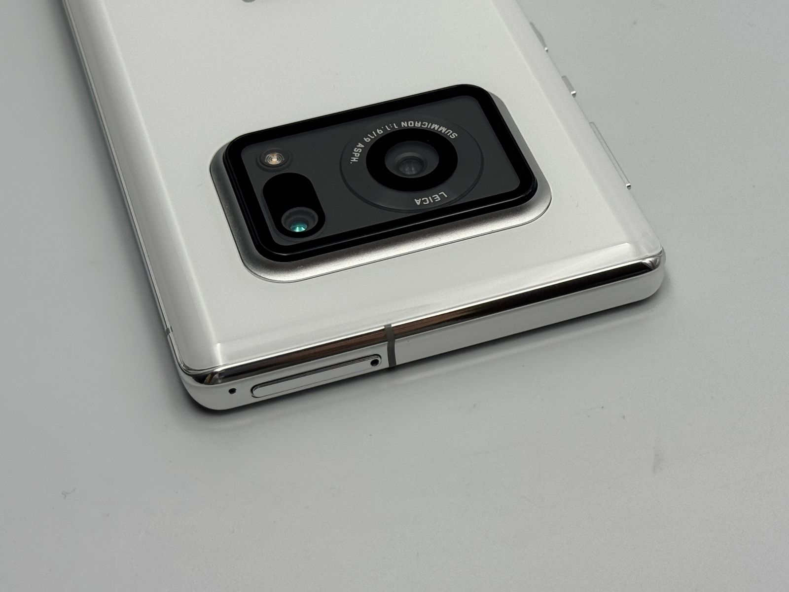 中古B】AQUOS R6 SH-51B ホワイト SIMフリー 白ロム